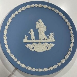 Wedgwood Mother’s Day 1974 Plate